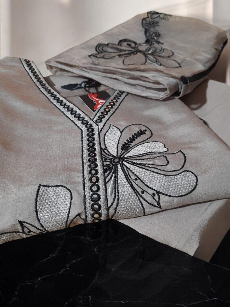 Branded roman Silk Embroidary kurta - Image 8