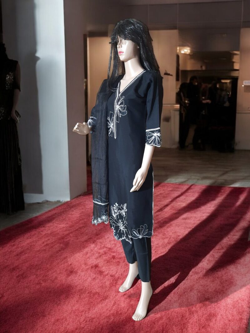 Rahiwell Branded roman Silk Embroidary kurta - Image 3