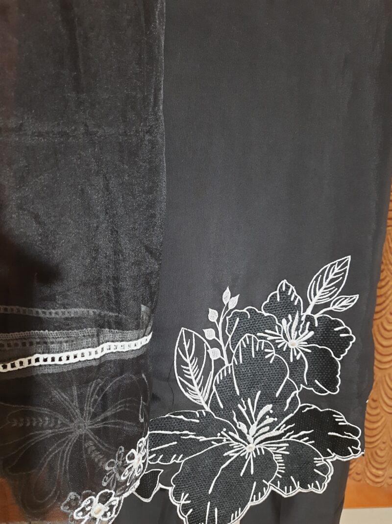 Rahiwell Branded roman Silk Embroidary kurta - Image 5